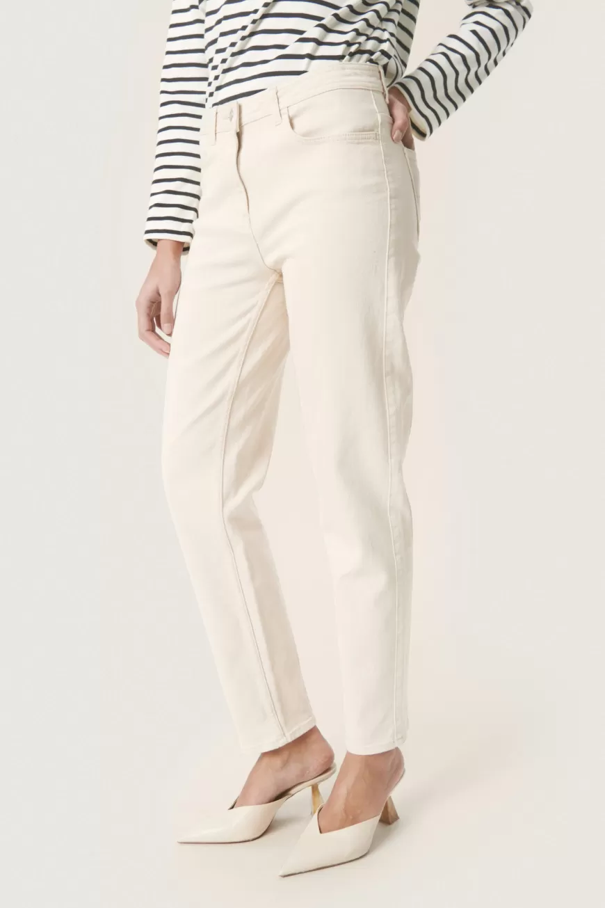 Vivi il Lusso con SLTessie Denim - Pantaloni Skinny Premium con Taglio Slim Avvolgente, Tessuto Elasticizzato che Modella le Curve, Finiture Oro Rosa e Taschino Decorativo per un'Eleganza Senza Tempo e Comodità Suprema.