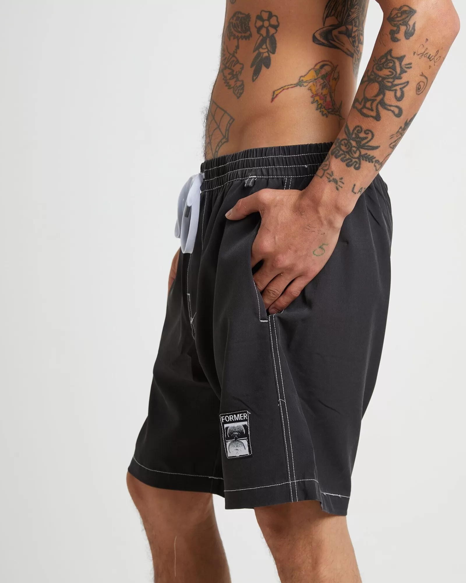 FORMER Swan Shorts da Surf Largo per Uomo - Nero, Comodi e Convenienti