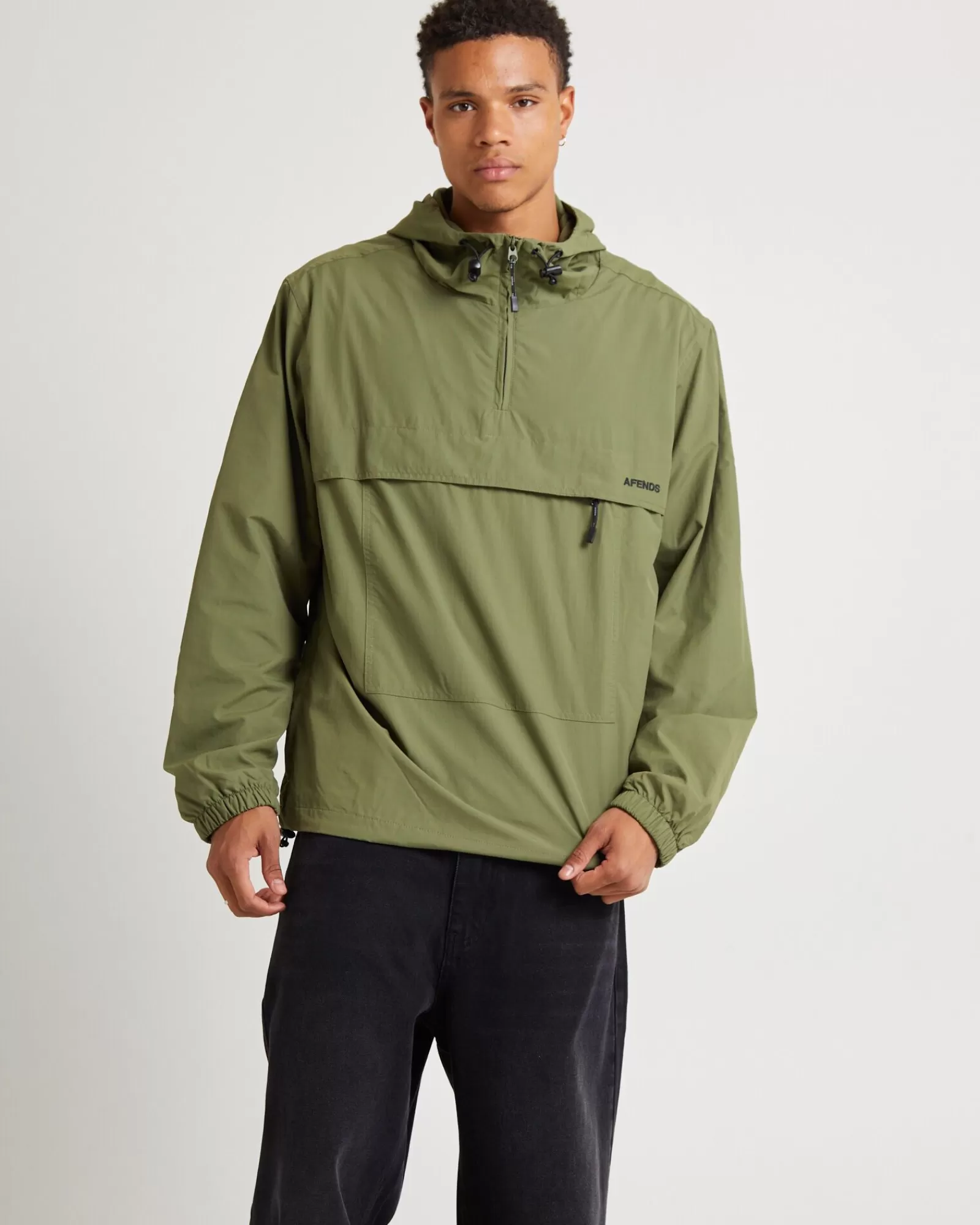 Saldi Esclusivi AFENDS Linea Ecologica: Giacca Anorak Impermeabile con Materiali Riciclati, Stampa Camouflage e Design Unisex - Verde Militare (Fino al 50% di sconto!)