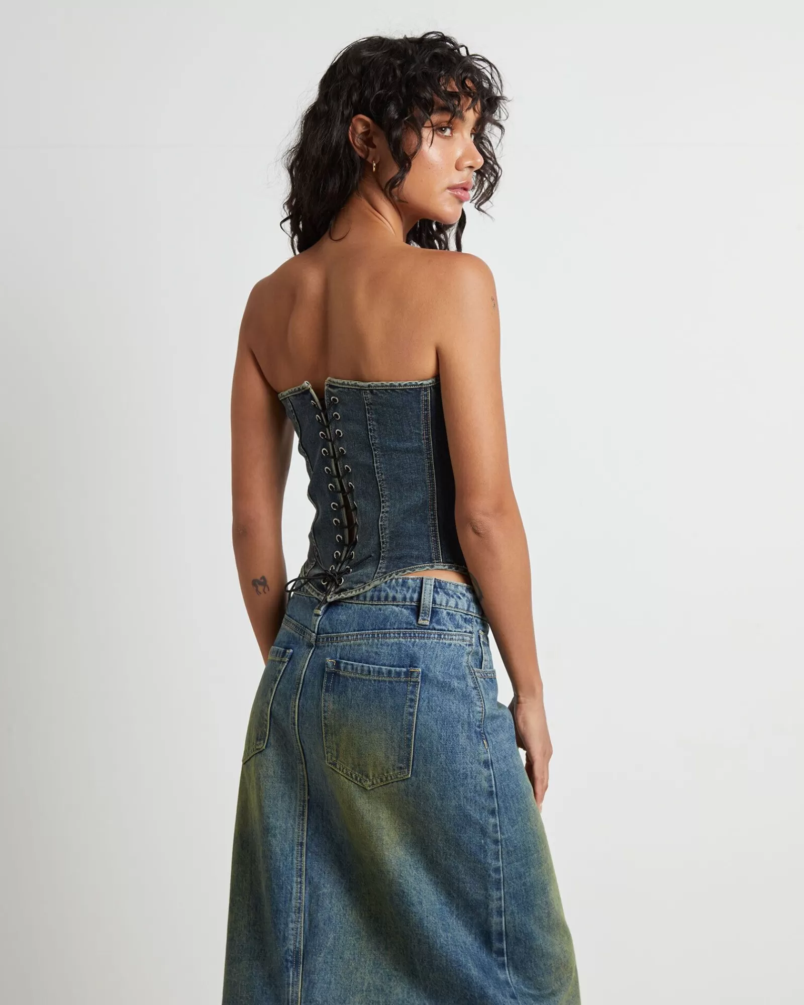 Corsetto in Denim Taytum di NEON HART - Chiusura Anteriore con Occhielli e Finitura Vintage Stilizzata