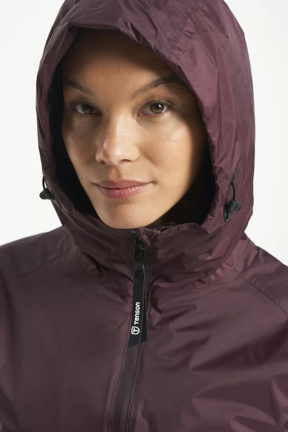 Giacca Impermeabile Tenson Multistagionale Leggera - Cappuccio Regolabile, Tessuto Antivento in Tonalità Cacao (Offerta Imperdibile per Escursionismo)