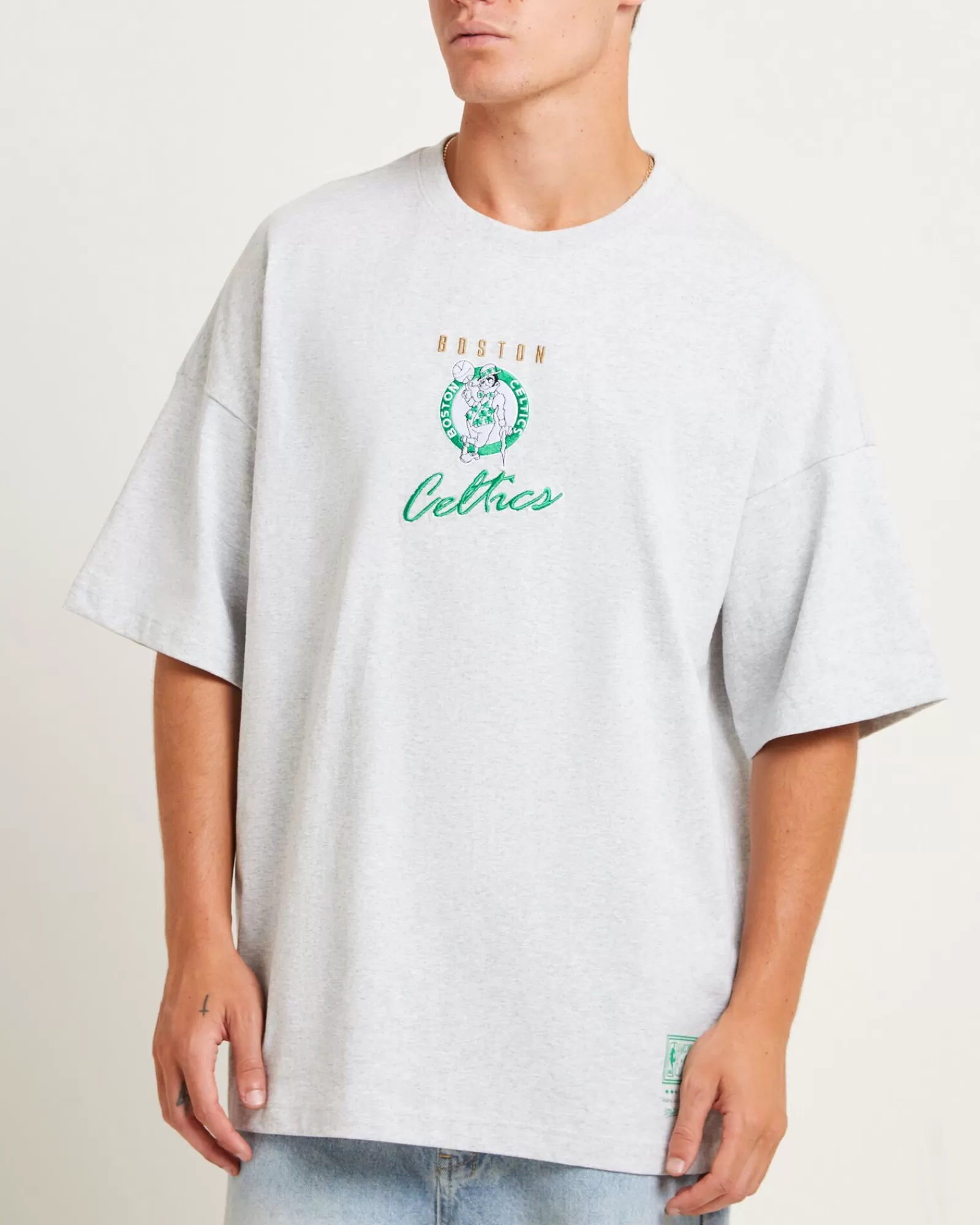 Maglietta Boston Celtics Stile Vintage in Grigio Melange - Taglia Oversize con Logo Triplo Ricamo Mitchell & Ness
