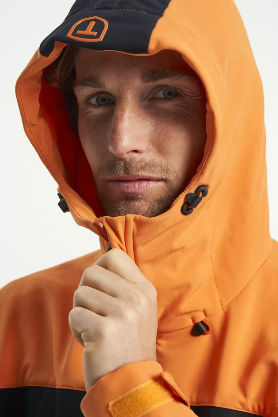 Tenson Giacca Softshell TXlite Impermeabile con Cappuccio - Colore Borgogna Luminoso in Offerta