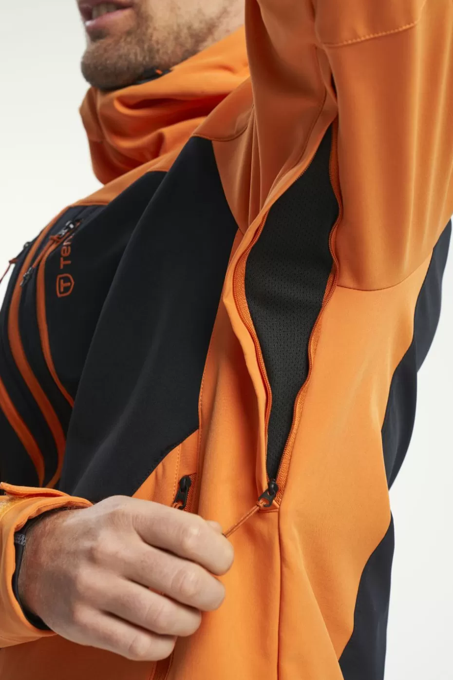 Tenson Giacca Softshell TXlite Impermeabile con Cappuccio - Colore Borgogna Luminoso in Offerta