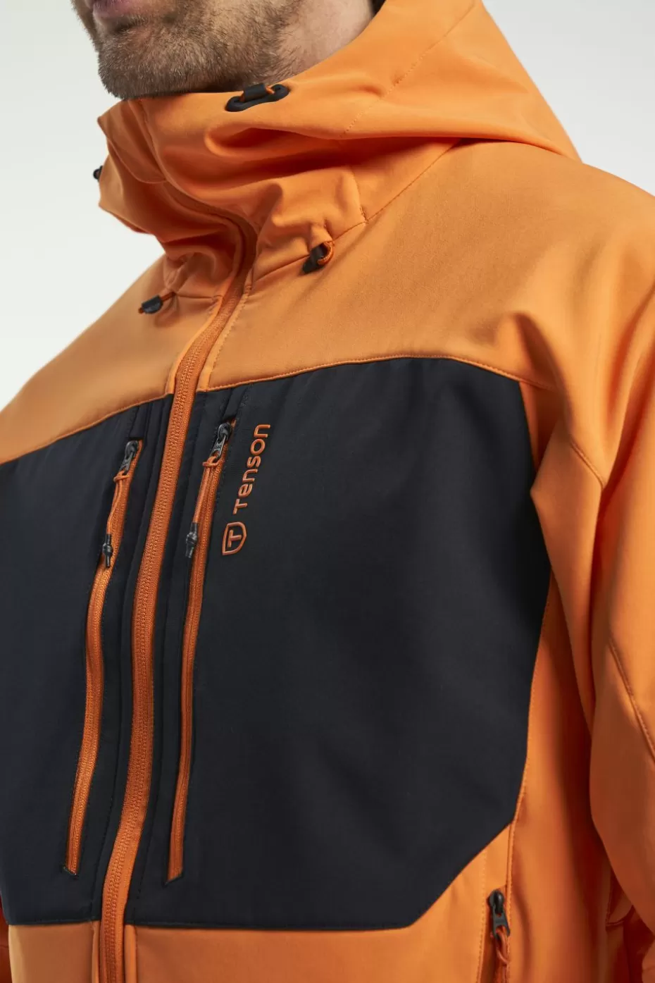 Tenson Giacca Softshell TXlite Impermeabile con Cappuccio - Colore Borgogna Luminoso in Offerta