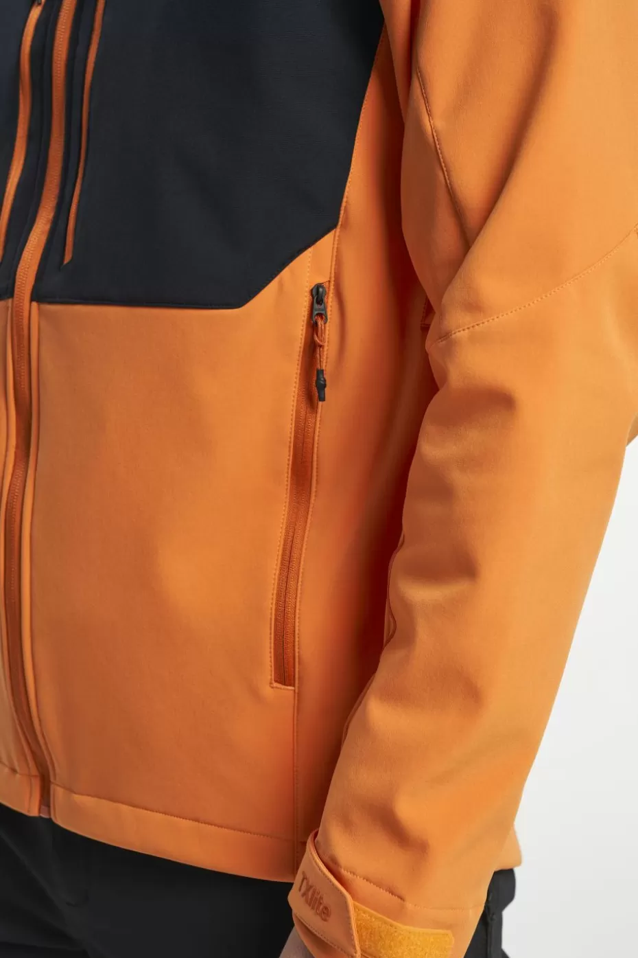 Tenson Giacca Softshell TXlite Impermeabile con Cappuccio - Colore Borgogna Luminoso in Offerta