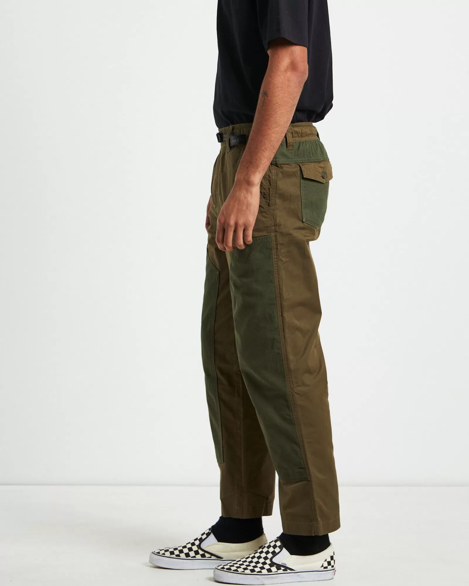 Pantaloni Utility Casual Tonalità Militare - Nuova Collezione Multifunzionale di The Critical Slide Society