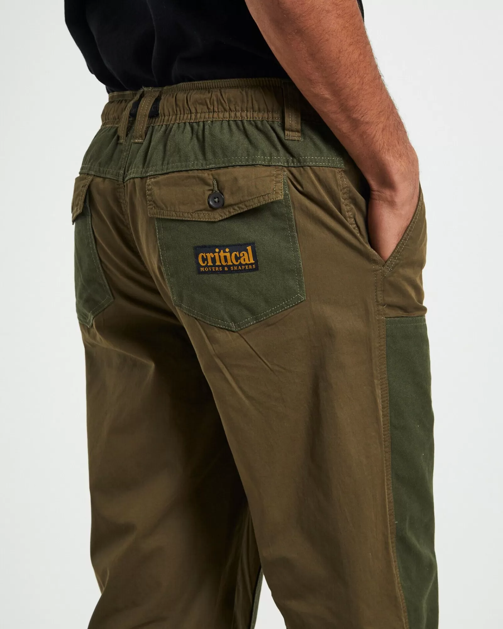 Pantaloni Utility Casual Tonalità Militare - Nuova Collezione Multifunzionale di The Critical Slide Society